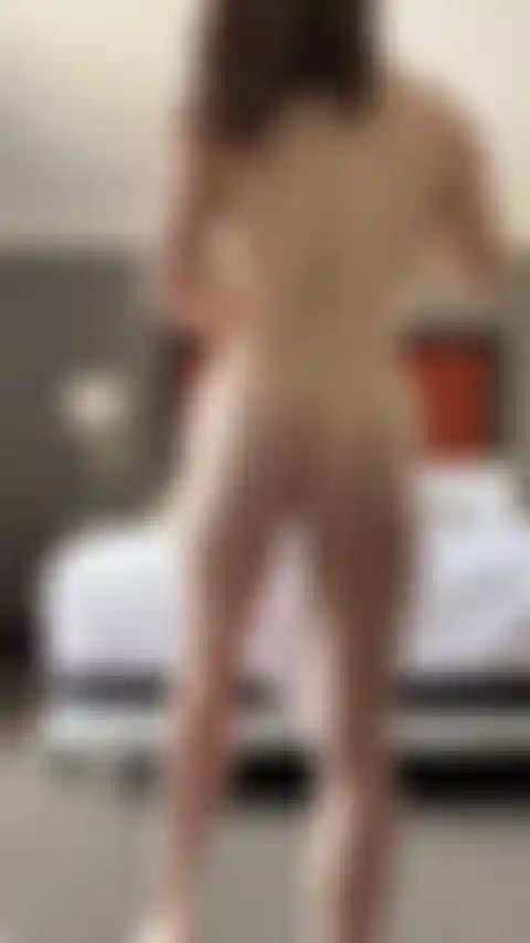 Helfen sie mir, mich nach dem duschen einzucremen.