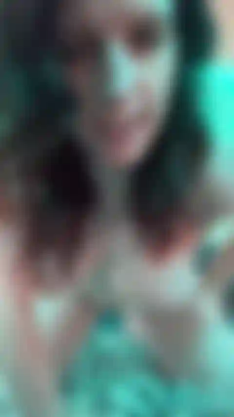 Reite deinen schwarzen schwanz und spiele dabei mit meinen großen titten.