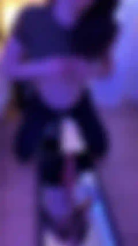 Ficke meinen dildo auf dem spiegel.