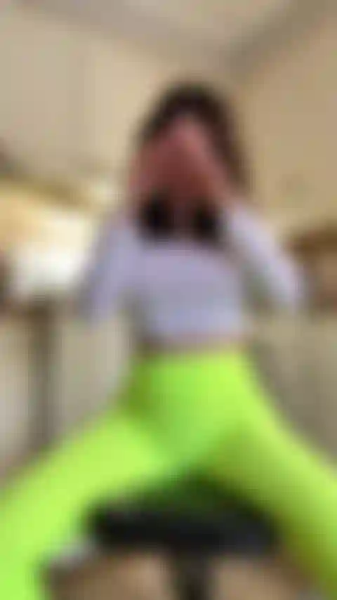 Twerke und reite deinen großen harten schwanz.