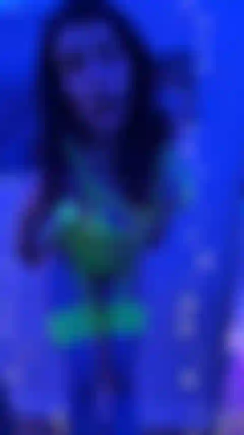 Glo in the dark strap-on-spaß.