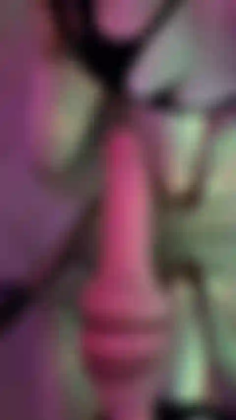 Die dich zum abspritzen bringt, indem sie einfach an der spitze deines schwanzes lutscht.