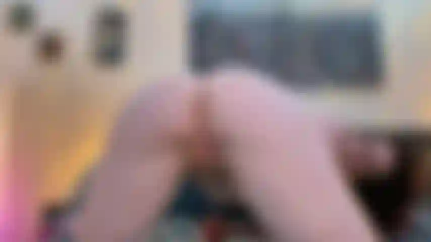 Twerke und reite deinen schwanz als reservecowgirl und lecke ihn dann sauber.