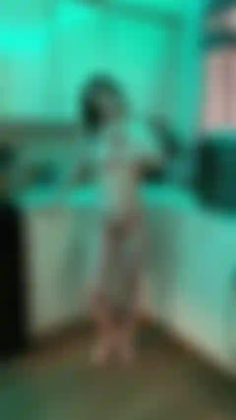 Spiele in der küche mit meinen titten.