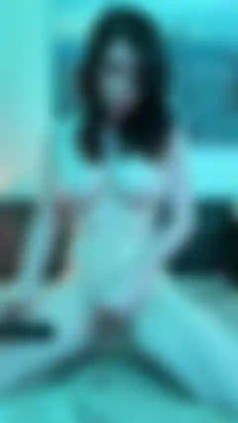 Werde mit dem finger gefickt, während ich mein vibrato benutze.