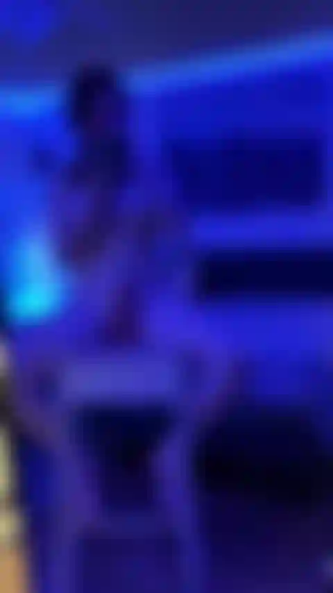 Entspanne mich in meinem neuen lieblingssessel.