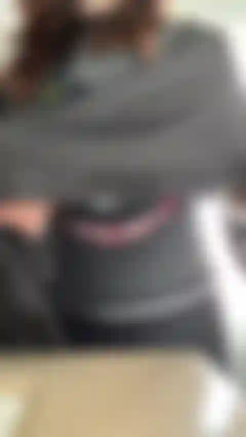 Zeige diese großen titten.