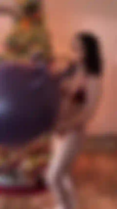 Der weihnachtsmann hat mir einen neuen gymnastikball gebracht.