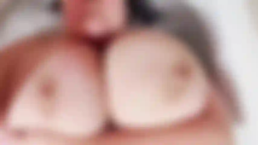 Tittenfick und blowjob in der badewanne.