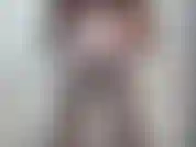 Du liebst es, mir dabei zuzusehen, wie ich meinen körper streichle, während das wasser über meine kurven läuft. Meine brustwarzen sind so hart, dass sie direkt durch mein weißes, nasses oberteil dringen. Sieh zu, wie das wasser mein weißes oberteil durchweicht, während ich dich necke. Streichle dich.