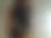 Ich probiere meine 2 neuen, glänzenden, engen latexkleider an. Du liebst es, wenn ich dich mit meinem tiefen ausschnitt necke. Ragen meine brustwarzen aus meinem kleid. Du kannst die enge meines kleides nicht leugnen, das versucht, meine titten zu halten.