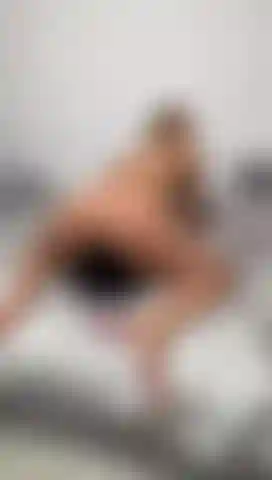 Reite einen großen schwarzen schwanz.