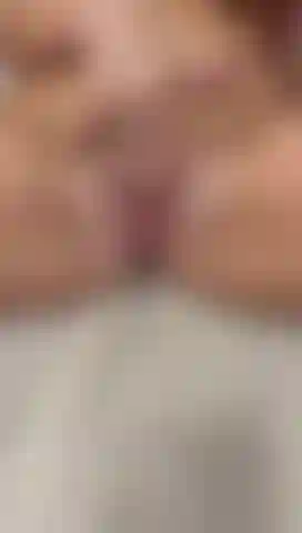 Verschüttetes öl in meinem saftigen arsch und meiner rosa muschi.