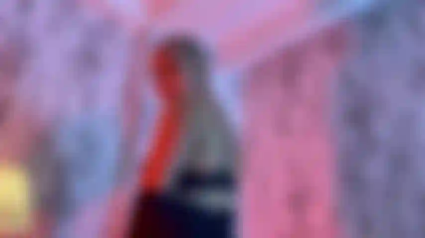 Komm auf die knie zu mir | neckische nylon-dessous | CaamilaChain.