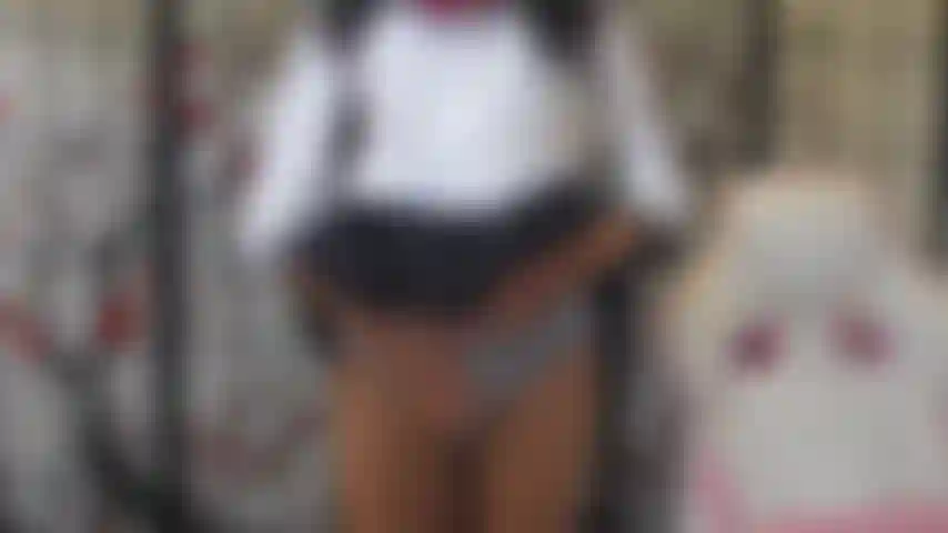 Trage eine japanische schuluniform.