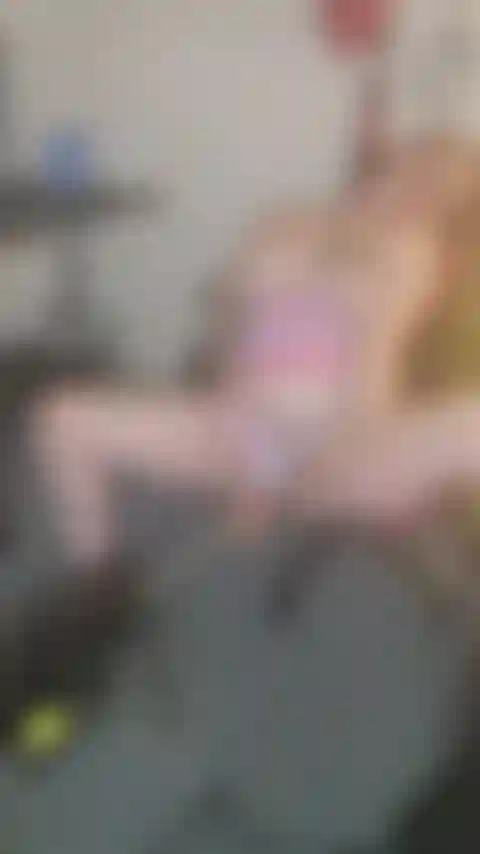 Sexmaschine in mir mit nippelklammern.