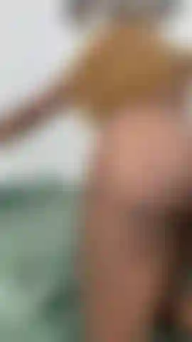 Mit wippendem doggy-arsch.