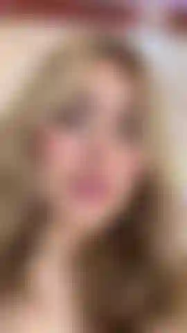 Komm und schau mir zu, wie ich meine feuchte muschi für dich ficke.