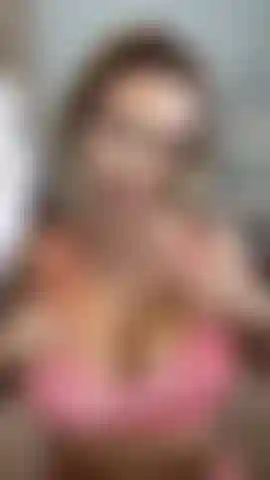 Pov-blowjob und tittenwichsen mit spielzeug.