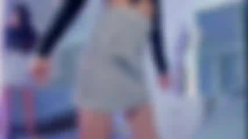 Und trage einen sexy minirock.