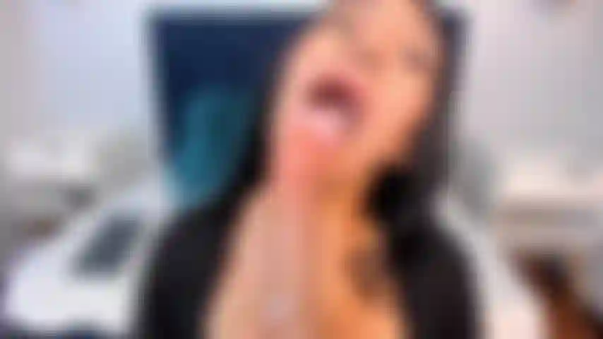 Wow carolina weiß wie sie ihren sexy mund benutzt 👅.