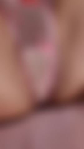 Spiele mit meiner muschi.