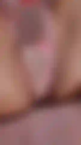 Spiele mit meiner muschi.