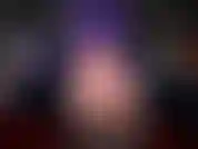 Wichs deinen schwanz an meine sexy weichen netzfüße. Ich lasse meine absätze baumeln und lasse dich anbeten, während du wichst und dir einen sperma-countdown gebe.