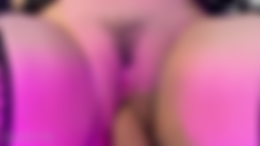 Hyna_trys_the_machine.