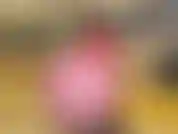 Deine sportlehrerin erwischt dich mit luftballons, anstatt aufzupassen, also wird sie sie jetzt in die luft jagen und dich necken. Sie drückt, stößt und kneift, bis es platzt!