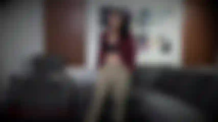 Chola cain zaubert dich in einen süßen welpen zum trainieren. Ich gebe dir ein halsband, gehe mit dir an der leine, füttere dich aus deinem hundenapf. Ich besitze dich jetzt schlampe.