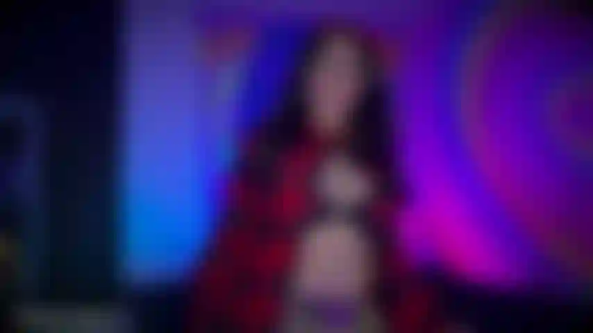 Chola, die sich selbst knebelt und spielt.