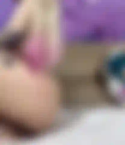 Meine feuchte muschi und 5 finger. Überraschenderweise konnte sie sie ertragen.