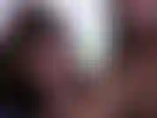 Zwei mädchen, ein schwanz. Eine girl-girl-szene und ein doppel-blowjob.