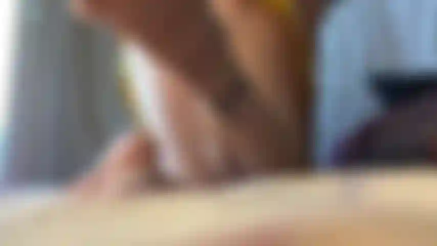 Höschenentfernung arsch und sohlen necken, milf im sommerkleid.