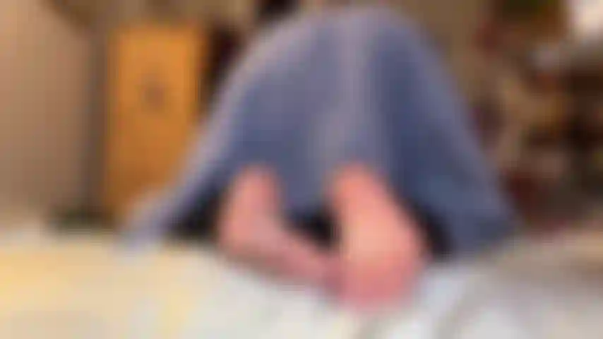 Arsch und sohlen mit einer seite aus behaartem busch, zu viel? :) Ich ziehe es zur seite....