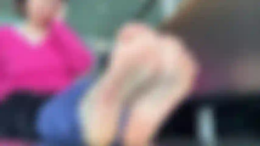 Flughafenfüße helsinki hotpink zehennägel, gesicht und füße milf.