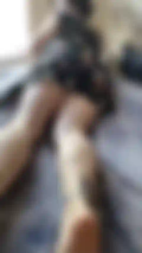 Milf runzlige sohlen zeigen, kitten in meinem bett herum...