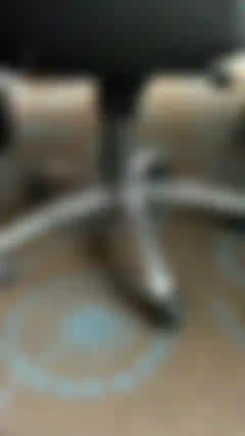 Bürofüße, stiefelausziehen und fußshow, rote nägel.