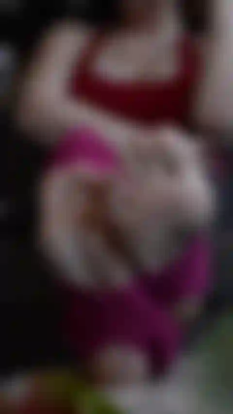 Milf in stulpensohlen zeigen fußfetisch.