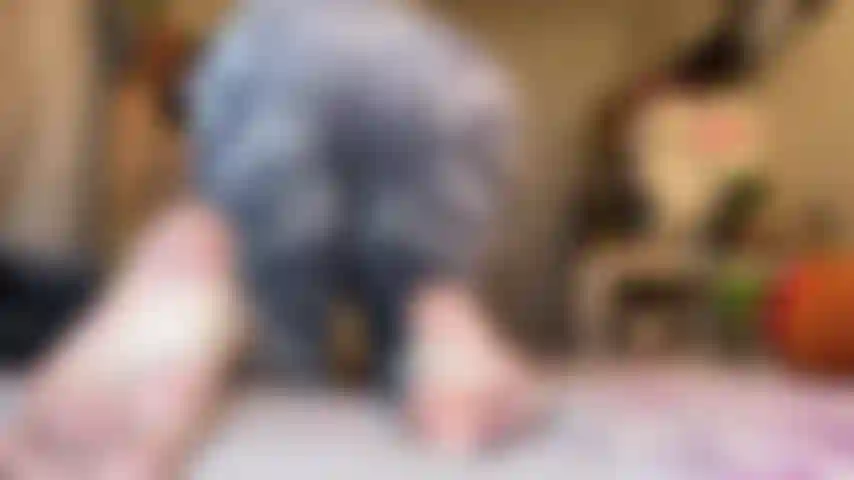 Reife milf, sohlen, arsch und muschi spreizen.