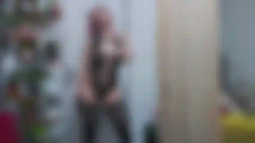 Die in sexy strümpfen und dessous muschis fingert.