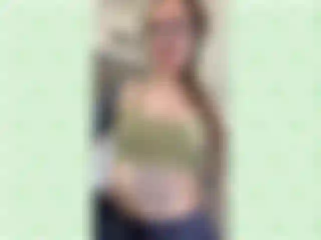 Eine schniefende, schluckaufende, gähnende göttin. 8 Min.