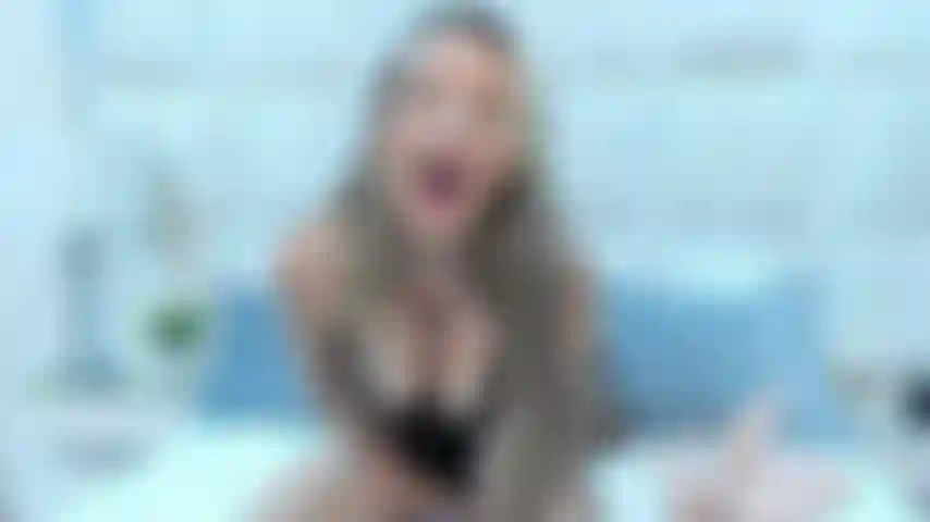 Die sexy und sinnliche charlotte, reitet, stöhnt wie ein verrücktes mädchen und bin voller befriedigung.