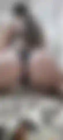 Meinen schönen arsch twerkt.