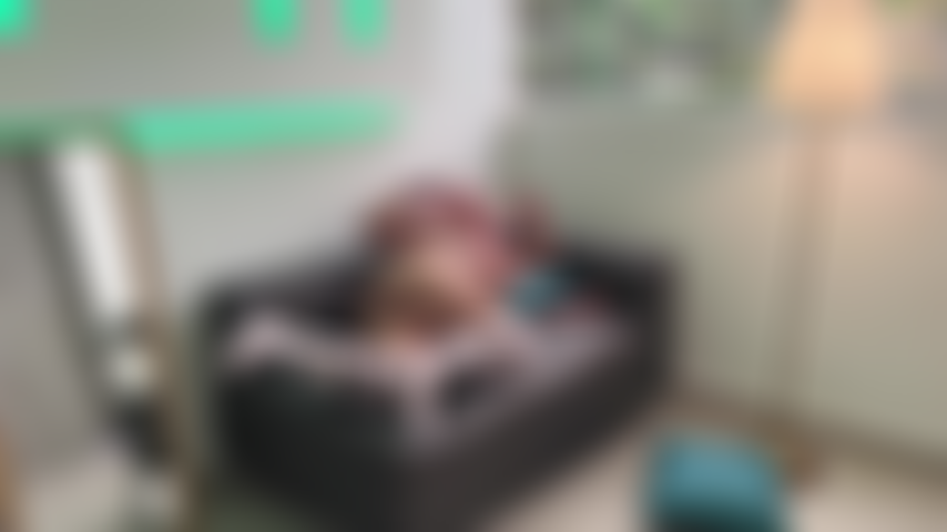 Fick mich hart auf der couch.