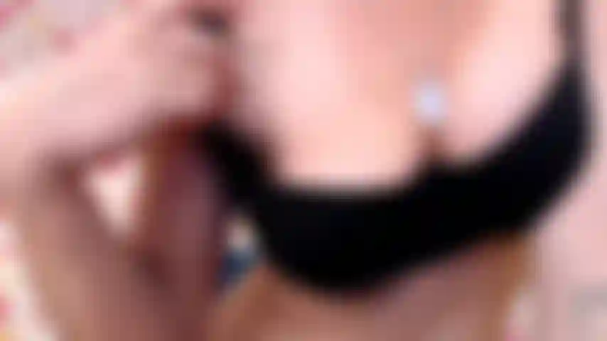 Hautnah tittenverehrung.