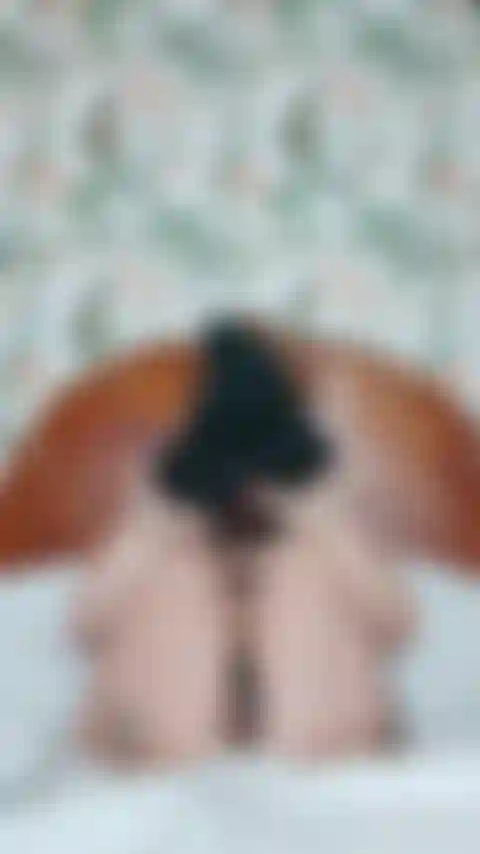 Sexy solospiel mit klaffender muschi.