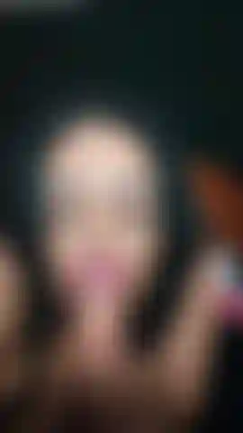 Schlampiger blowjob mit tränentreibendem spaß.