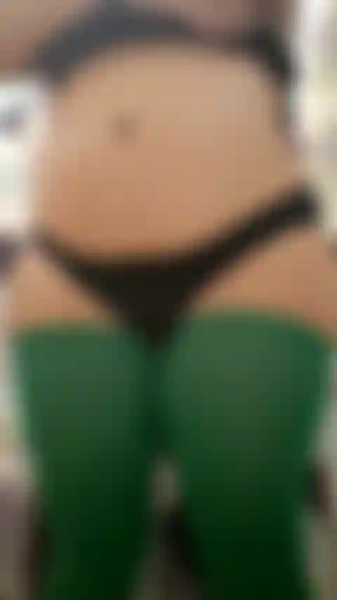 Also bin ich zu dem schluss gekommen, dass sie beim versuch, ein spielzeug sowohl in der vorderen als auch in der hinteren position zu reiten, definitiv einen längeren dildo brauchen. Es war trotzdem ein lustiger versuch! 23 Schwangerschaftswoche spielzeugreiten - audio.